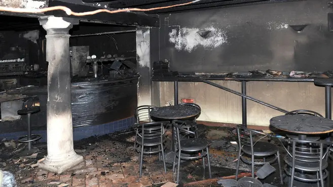 Montagnana, 15 Lug 2012 Incendio al bar trattoria Le Colonne, Via Brancaglia 24. Nella foto: l'interno completamento bruciato Ph. Zangirolami