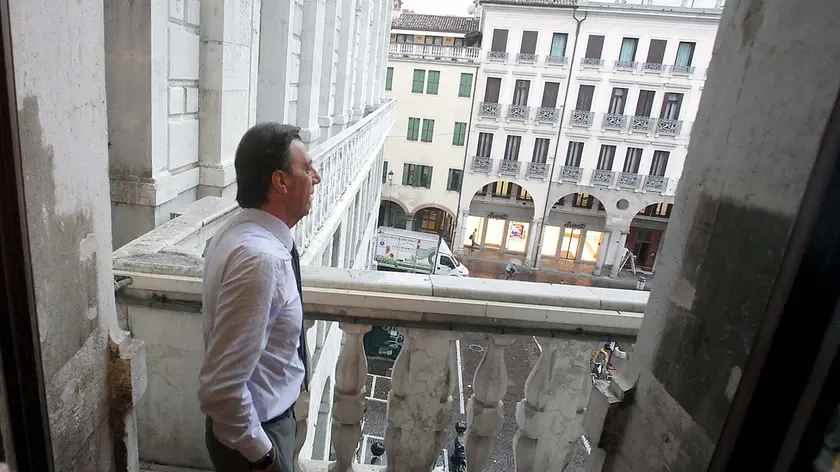 MALFITANO - AGENZIA BIANCHI - PADOVA - PASSAGGIO DI CONSEGNE IN COMUNE.