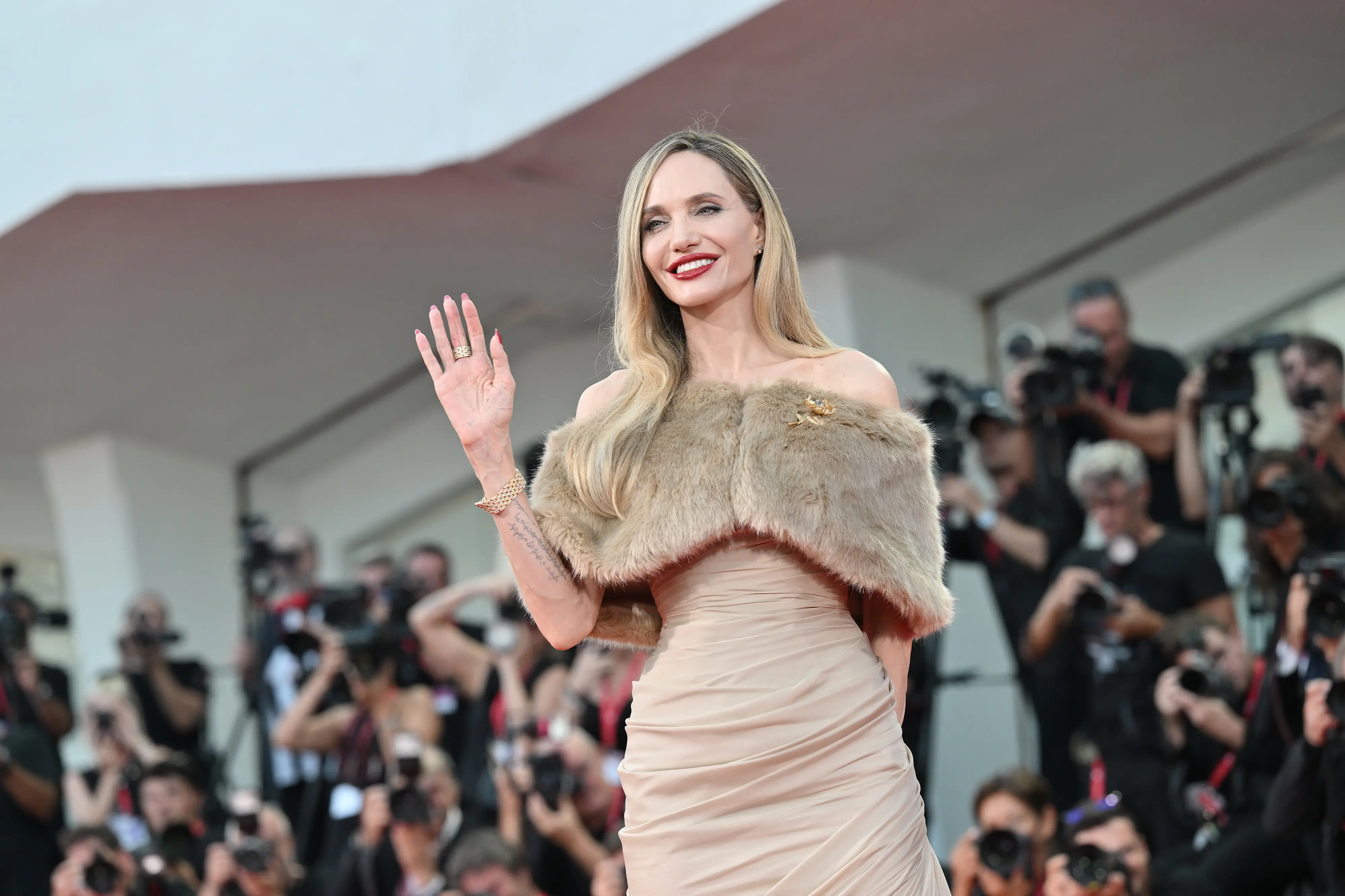 Angelina Jolie sul red carpet di "Maria" a Venezia 78, credits Maria Antonelli/Agf