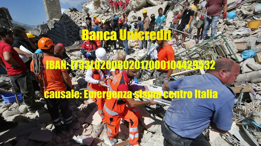 Foto Vincenzo Livieri - LaPresse 24-08-2016 - Roma - Italia Cronaca Trema il centro Italia. Alle 3.30 di questa notte si è registrata una forte scossa di terremoto di magnitudo 6.0 a 4 chilometri dalla superfice e con epicentro ad Accumoli, in provincia di Rieti nel Lazio, a pochi chilometri, equidistante, tra Norcia e Amatrice Nella foto: le operazioni di ricerca e recupero Photo Vincenzo Livieri - LaPresse 24-08-2016 - Rome - Italy News The central Italian town of Amatrice was badly damaged by a 6.2 magnitude earthquake that struck early on Wednesday, with people trapped under the rubble, the town's mayor said.