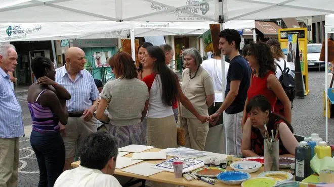 TREVISO 28/06/2003 AGIO E DISAGIO MENTALE COOPERATIVA RESTITUIRE, IN FOTO P. BORSA agio e disagio mentale iniziative e gazebi nelle piazze