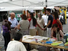 TREVISO 28/06/2003 AGIO E DISAGIO MENTALE COOPERATIVA RESTITUIRE, IN FOTO P. BORSA agio e disagio mentale iniziative e gazebi nelle piazze