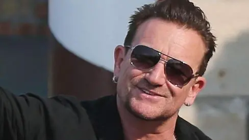 Irish singer and frontman of U2, Bono, arrives at the Cipriani Hotel in Venice, Italy, for the wedding of US actor George Clooney with British Amal Alamuddin, 27 September 2014. .ANSA/ALESSANDRO DI MEO