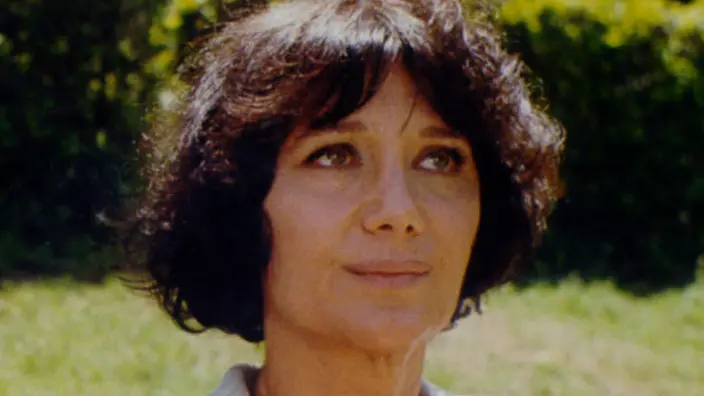 Stefania Sandrelli con Laura Troschel, in una scena di " VILLA ADA " Il film di canale 5 presentato oggi a Roma. ANSA