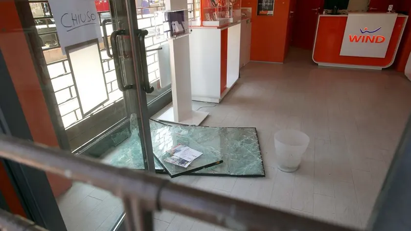 BELLOTTO - AGENZIA BIANCHI - PADOVA - SPACCATA NEGOZIO WIND VIA GUIZZA
