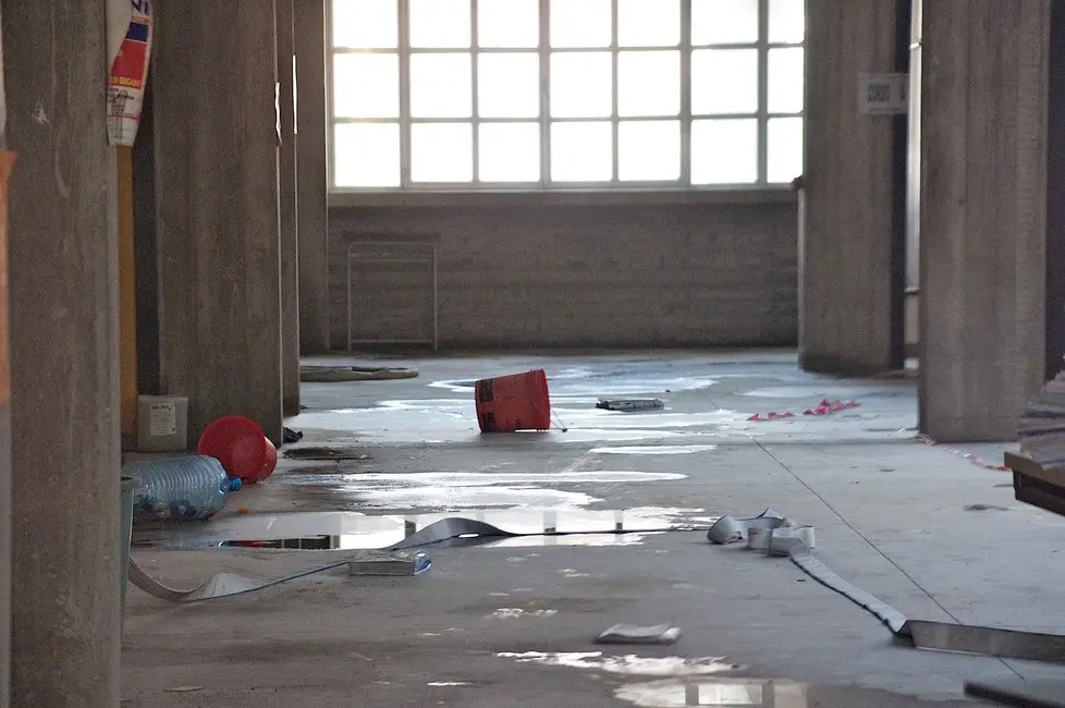 Este 07/03/2015 vandali all'interno della scuola ZANCHI nella foto : gli atti di vandalismo ph zangirolami