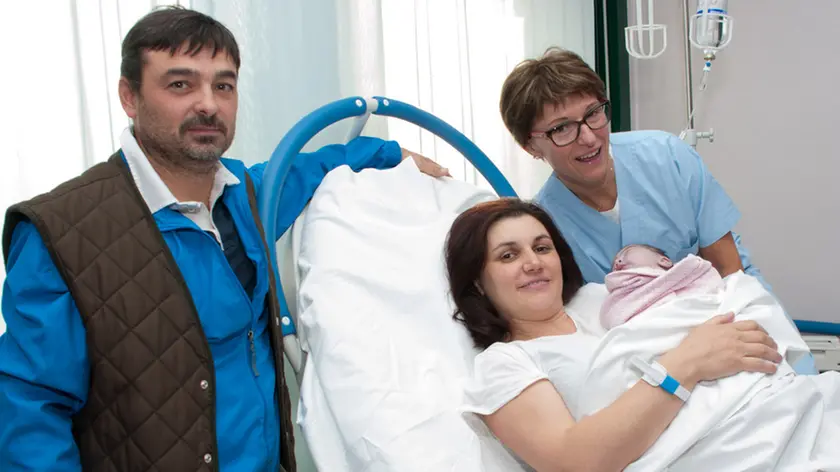 monselice 23/11/2014 trasloco nel reparto di ostetricia di monselice nella foto: ultima nata a monselice, greta grazian, con mmma mirna berto e papà massimiliano grazian ph zangirolami
