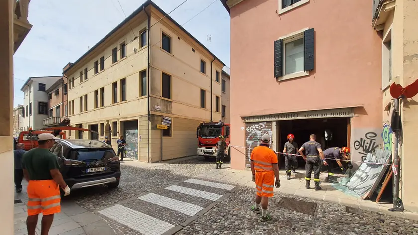 I danni al Laboratorio di restauro (foto Marco Corini/Agenzia Bianchi)