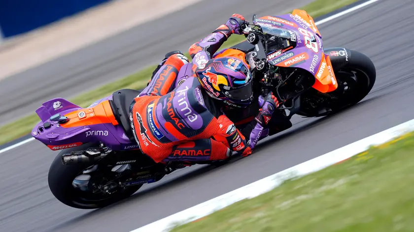 epa11518806 Spanish rider Jorge Martin of Prima Pramac Racing team in action during the MotoGP Free Practice session at the Motorcycling Grand Prix of Great Britain at the Silverstone race track, in Silverstone, Britain, 02 August 2024. The 2024 British Grand Prix takes place from 02 to 04 August 2024. EPA/TIM KEETON