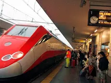 Un convoglio dell'alta velocità in stazione a Padova